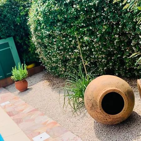 à La De De Lau Bed and breakfast 3*