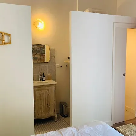 Bed & Breakfast A La De De Lau