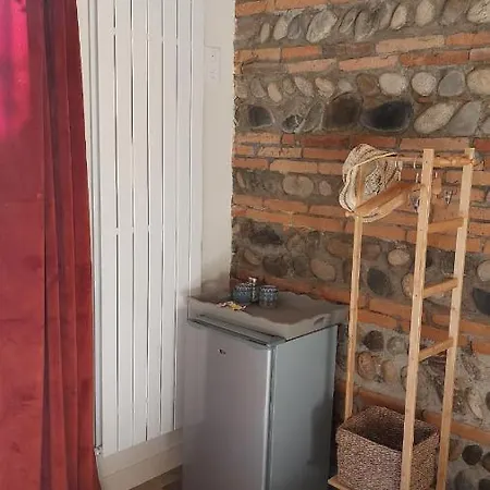 A La De De Lau 3*